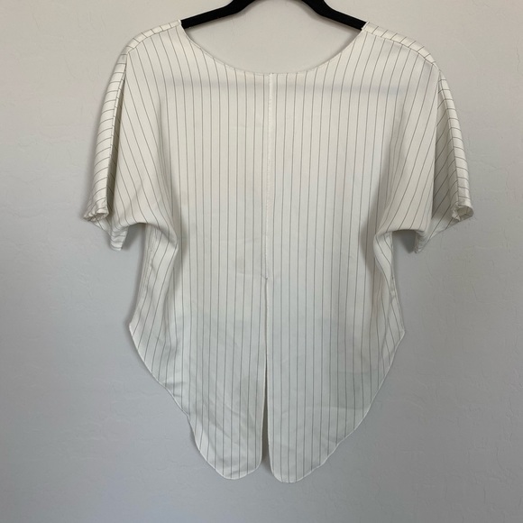 💛Mod Ref Striped Knotted Crop Top - Picture 4 of 4